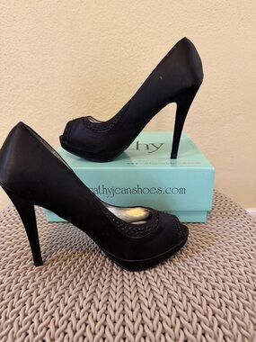 Cathy Jean Black Satin Peep-Toe Platform Pumps